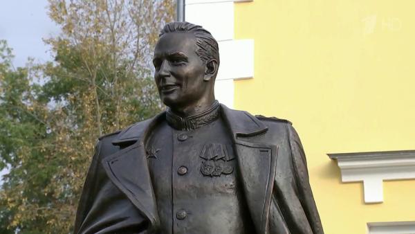 Памятник руководителю советской внешней разведки в годы Великой Отечественной войны Павлу Фитину