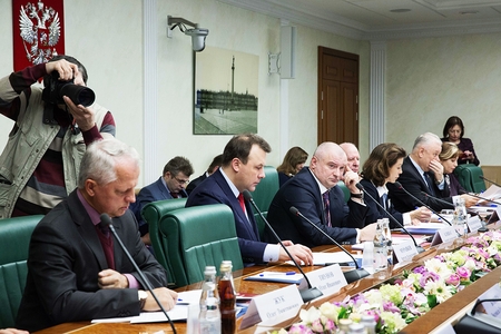 18 февраля в Совете Федерации состоялся круглый стол на тему «Правовая охрана конституционного строя и безопасности государства: современные подходы и международно-правовой опыт». На заседании с докладом выступила Вероника Крашенинникова 18 февраля в Совете Федерации состоялся круглый стол на тему «Правовая охрана конституционного строя и безопасности государства: современные подходы и международно-правовой опыт». На заседании с докладом выступила Вероника Крашенинникова